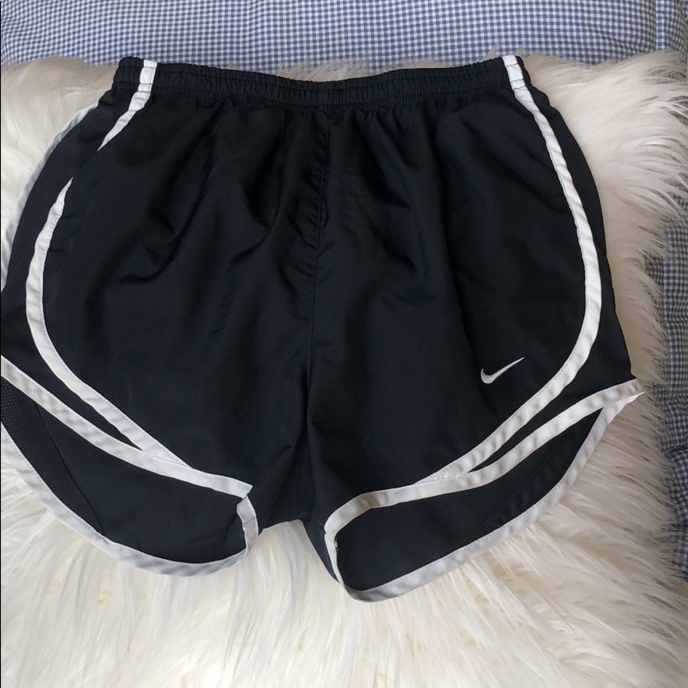 Nike women’s tempo short XS